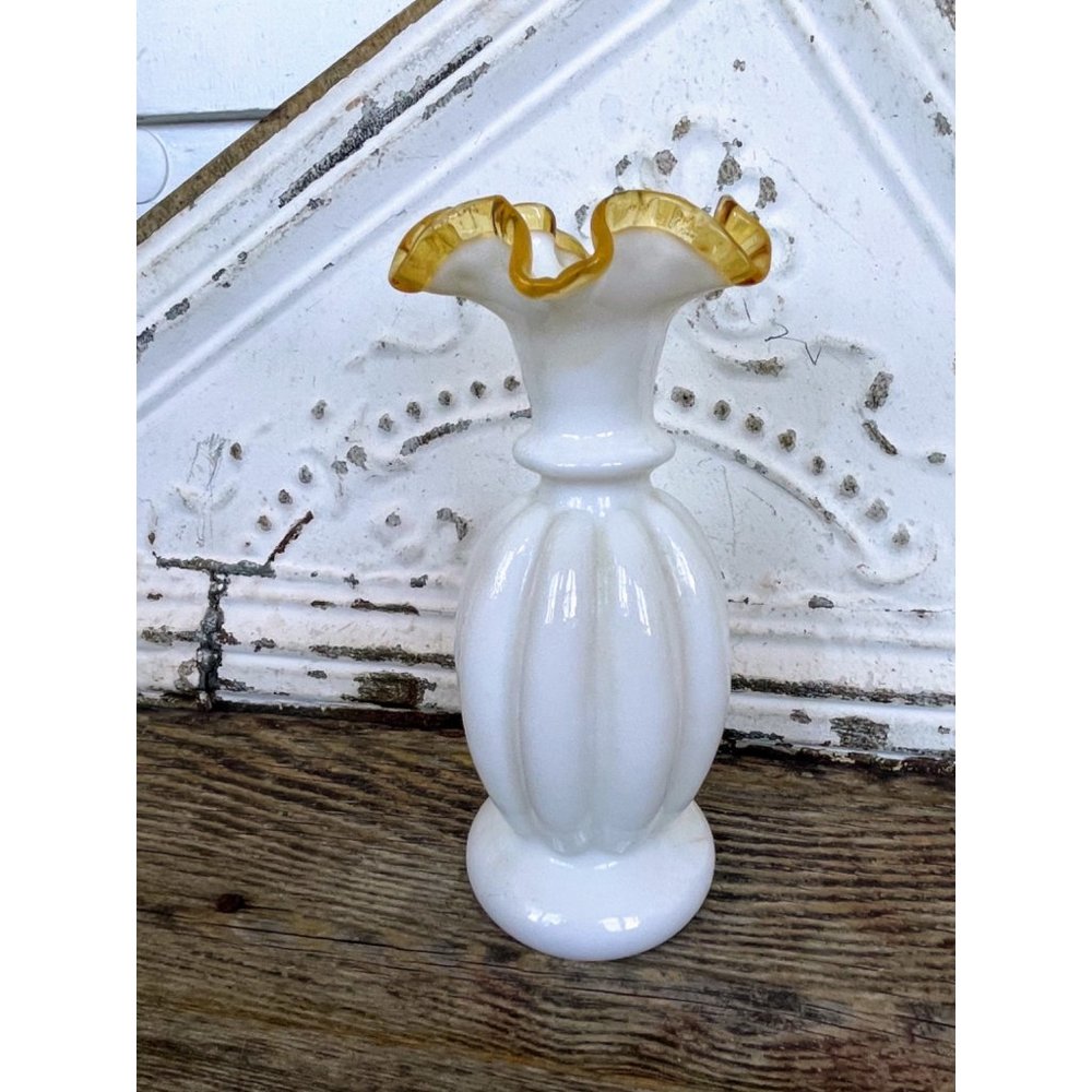 Vintage Fenton Melon Hold Crest Milk Glass Ruffle Crimped Vase - Picture 8 of 11